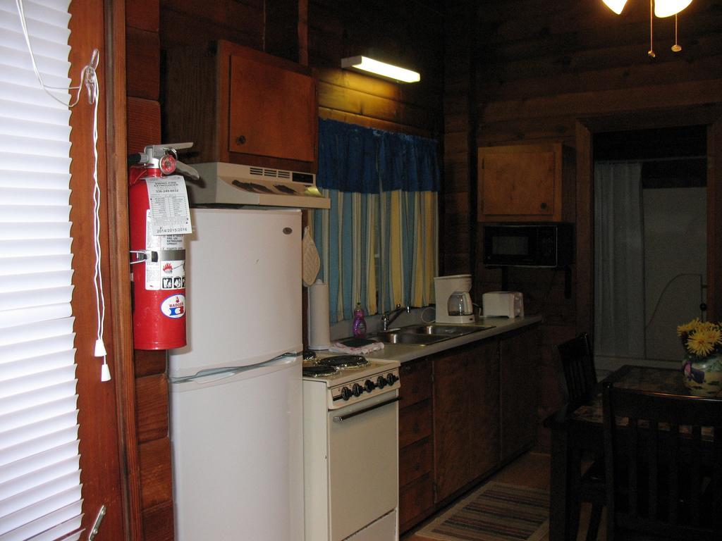Forest Lake Camping Resort Cabin 18 Advance Εξωτερικό φωτογραφία